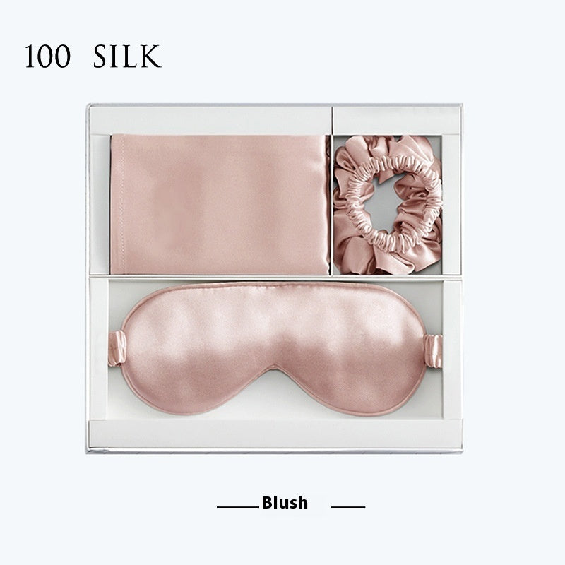 Treset – Silkesörngott, Ögonmask & Scrunchie