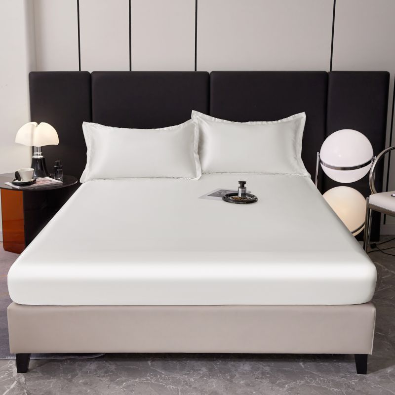 Lyxigt svalkande set i silke – lakan + två örngott